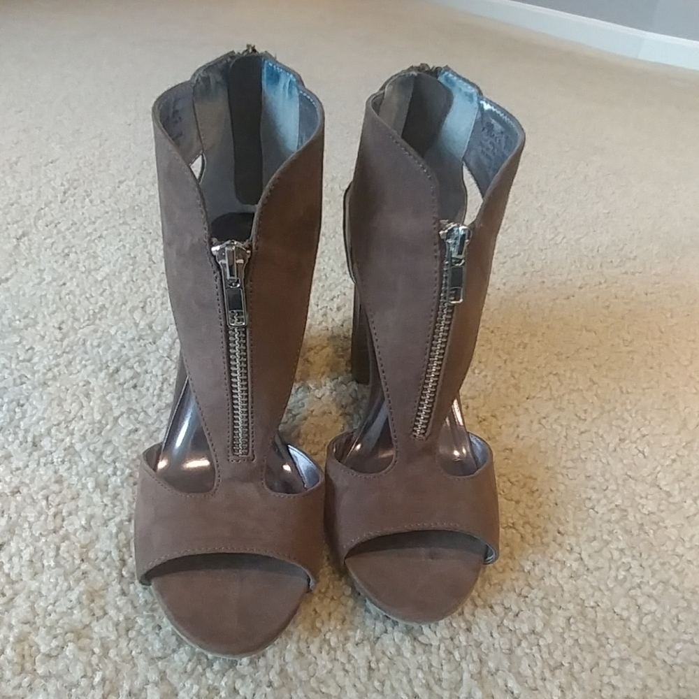 Brown suede chunky heel sandal